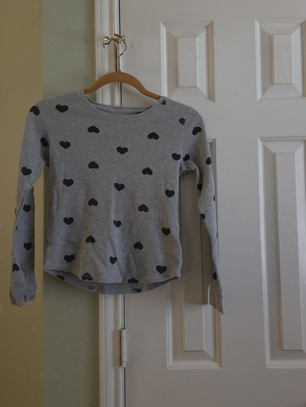 Old Navy Gray Long-Sleeve Top with Black Heart Print